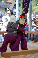 「 眠り仏之舞」二人のカワイイ仏が相撲をとっているところ。